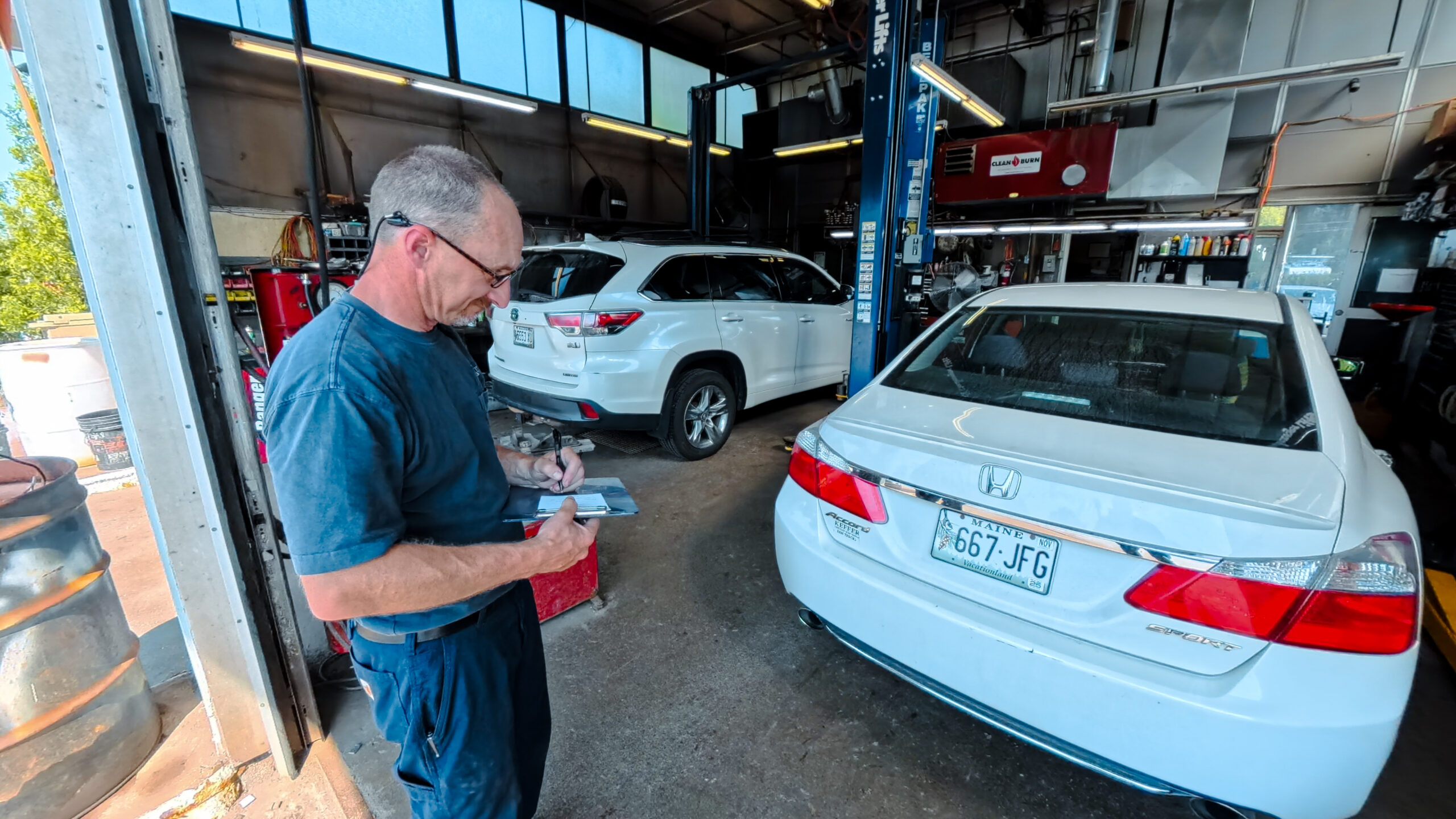 auto diagnostics check being performed